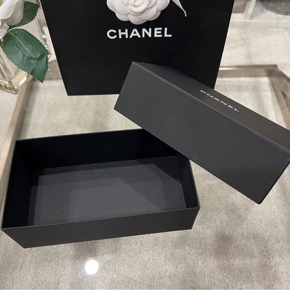 Chanel Gift Box Set - Picture 6 of 12
